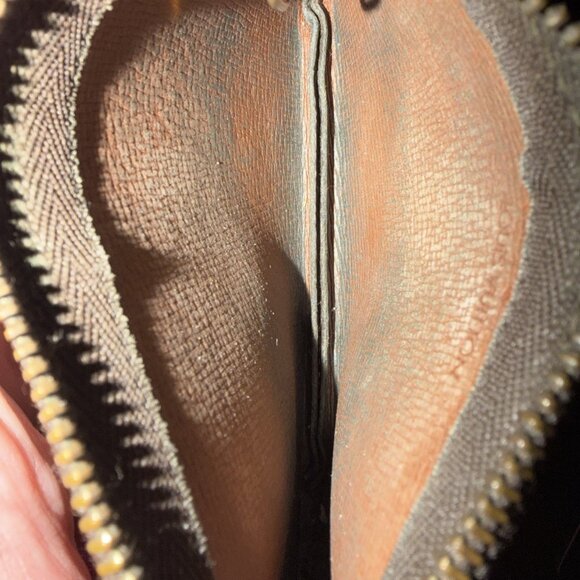 Louis Vuitton Monogram Key Pouch - Picture 4 of 7